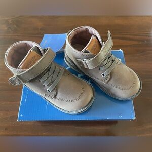 Stride Rite Brown Shoes. Size 7. Brand new.
